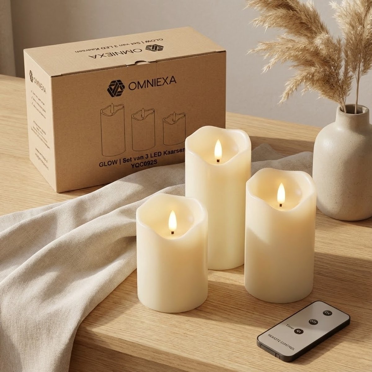 OMNIEXA LED stompkaarsen op een houten tafel