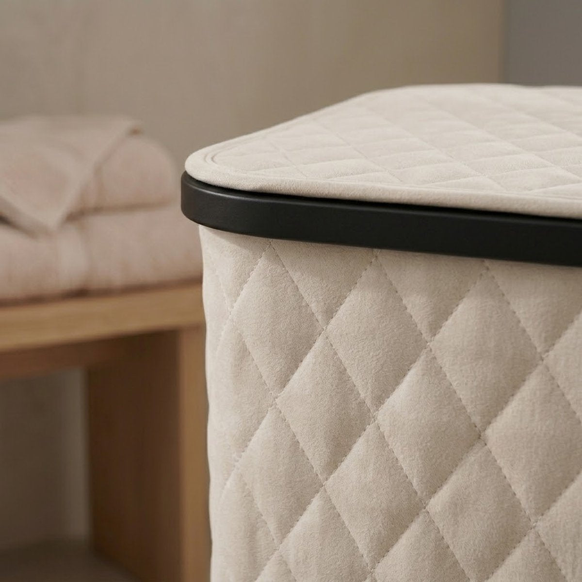 MAZAZU Wasmand met Deksel - 100 Liter - Uitneembare Binnenzak - Bamboe Frame - Crème Wit - Opvouwbare Wasbox - 44x33x69 cm