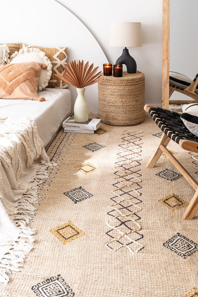 MAZAZU vloerkleed Ibiza van jute en katoen in een slaapkamer