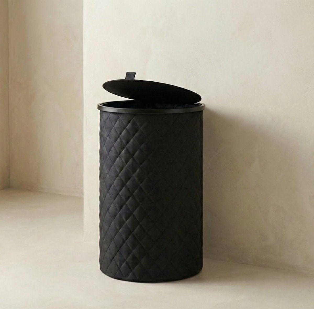 MAZAZU Wasmand Rond - 99 Liter - Diamond Stitch - Zwart - Met Deksel & Uitneembare Waszak - Hoog & Smal Design - 38x69 cm