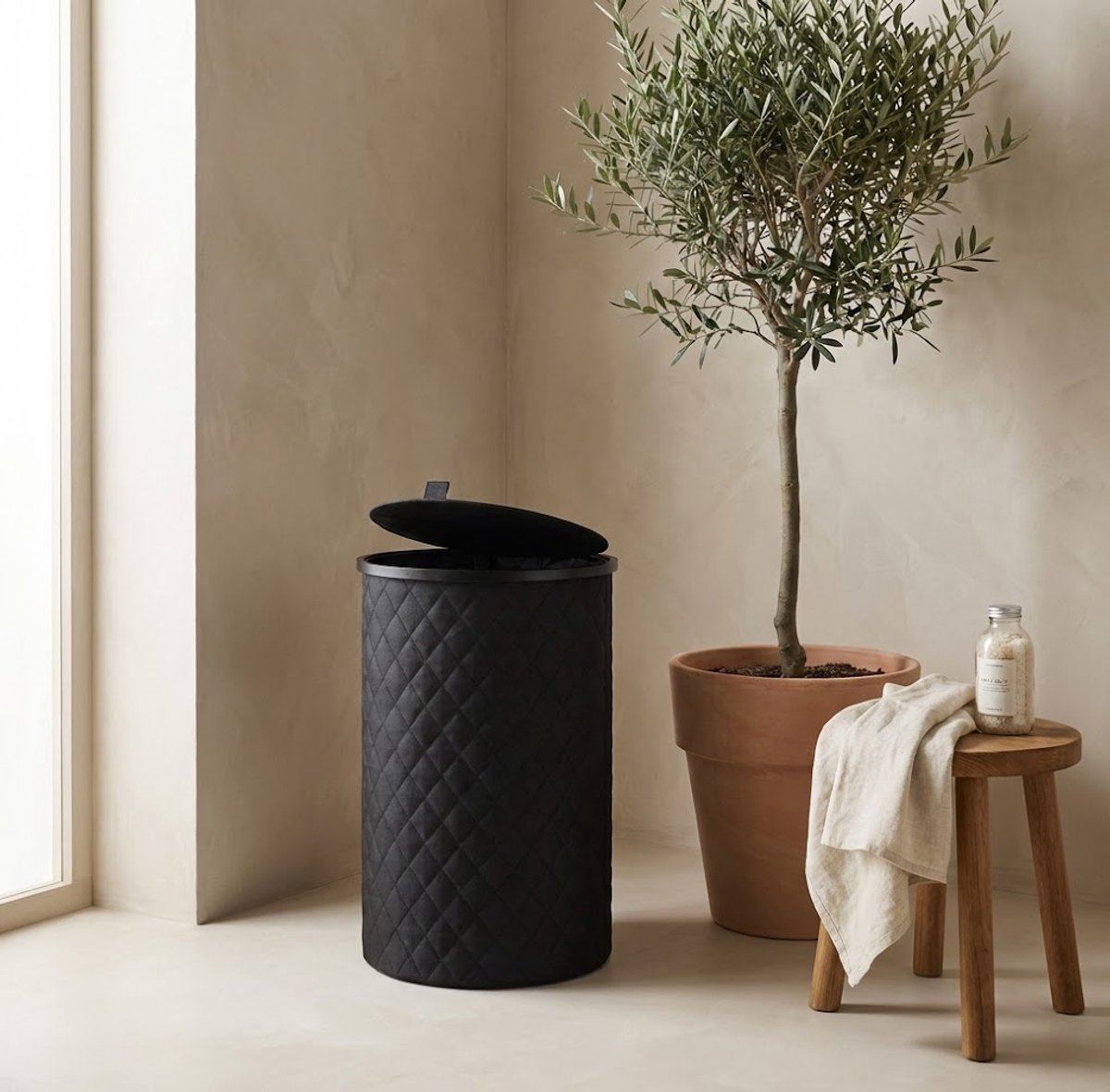 MAZAZU Wasmand Rond - 99 Liter - Diamond Stitch - Zwart - Met Deksel & Uitneembare Waszak - Hoog & Smal Design - 38x69 cm
